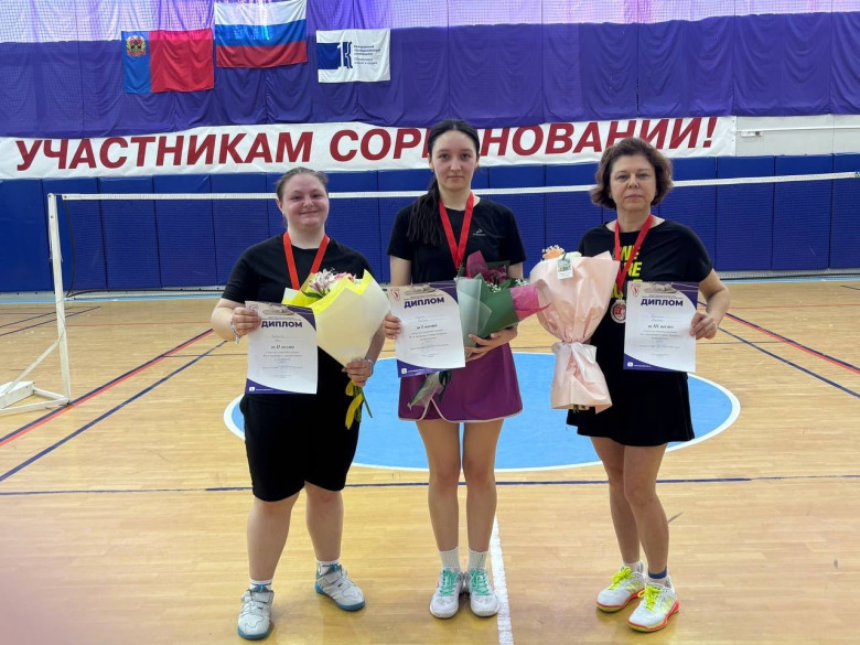 призёры WS - бадминтон фото